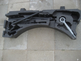 Jaguar F PACE - JACK AND TOOLS - HK8317B043 HK83 17035 AA